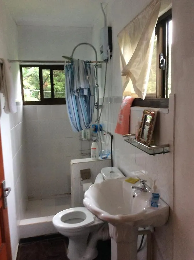 Papayas Self Catering Room Victoria